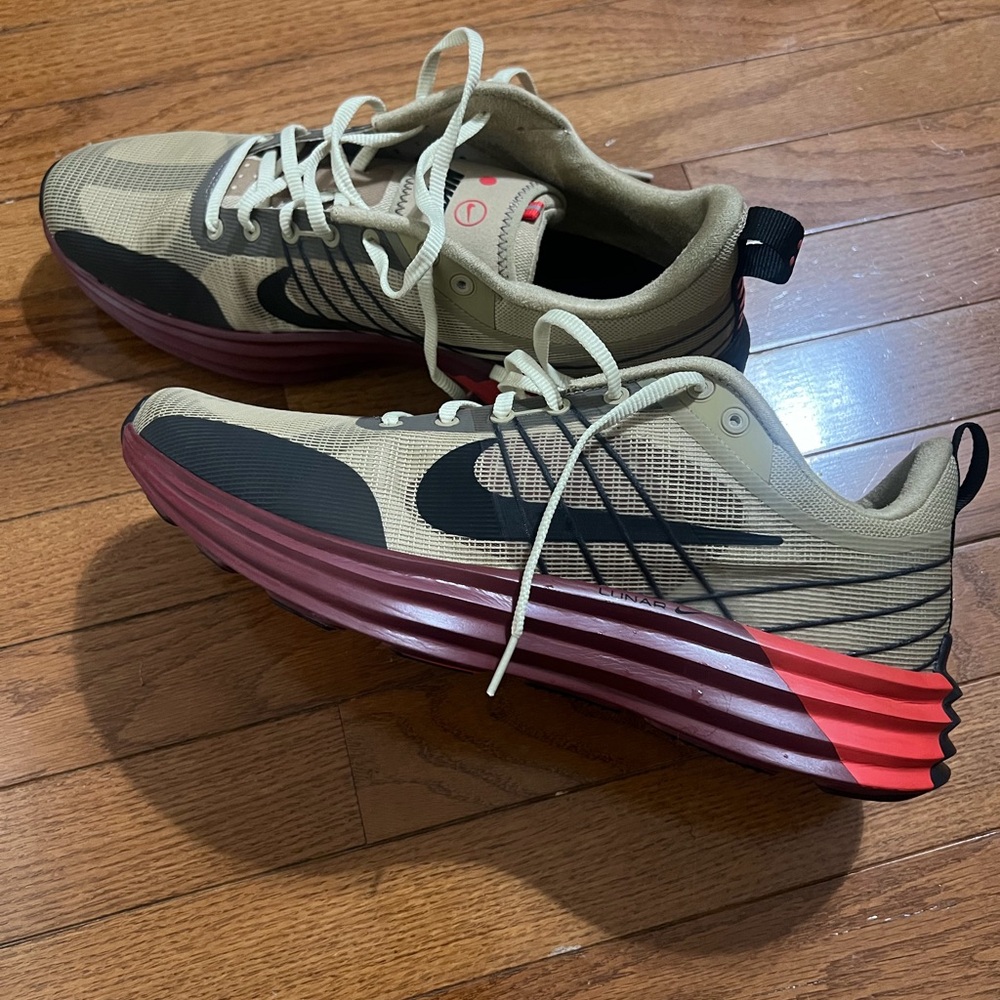 Nike Men's Tan and Red Athletic Shoes